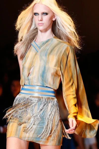 Look 32